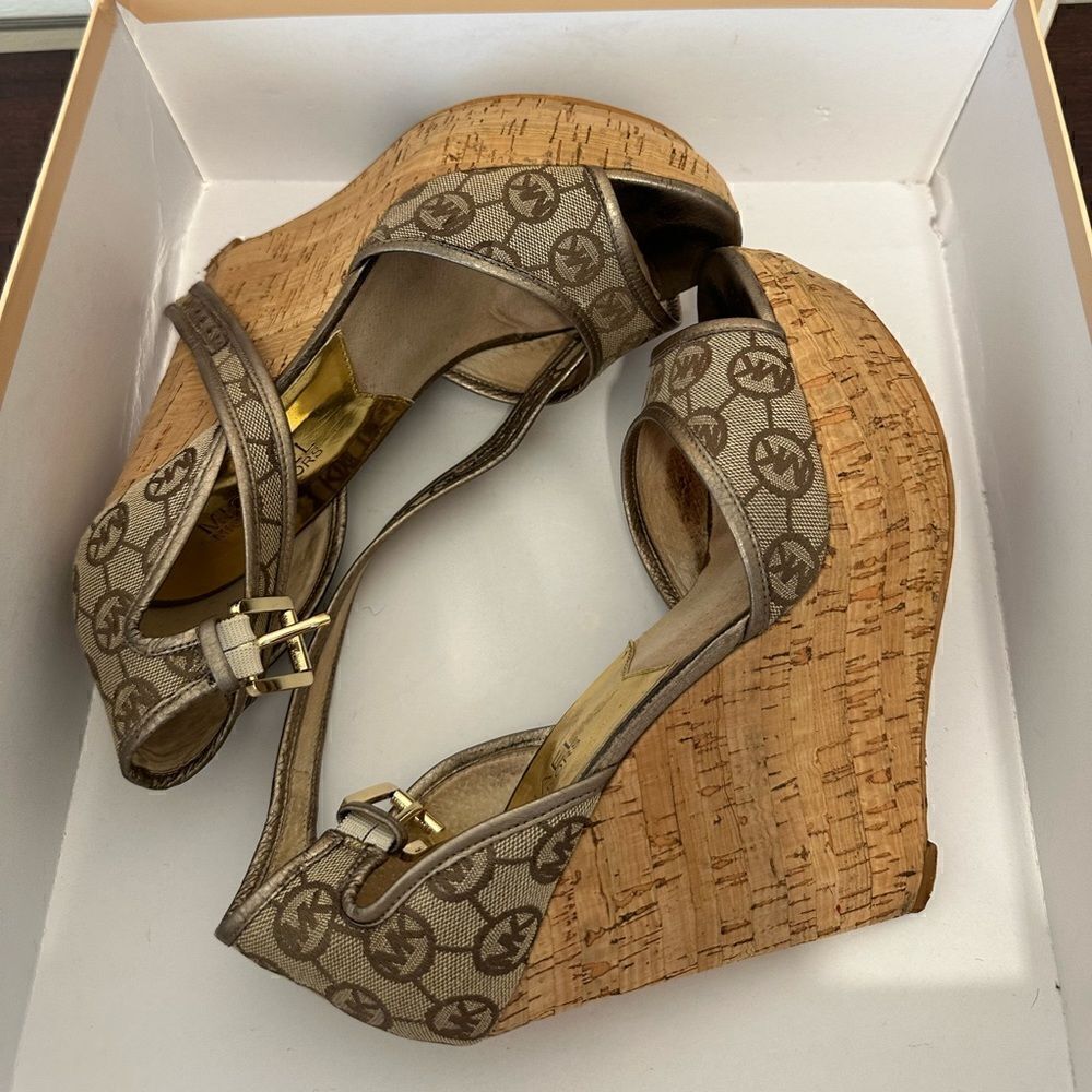 Michael Kors platform iconic lightweight gold cork wedge sandal size 7 - Picture 8 of 10